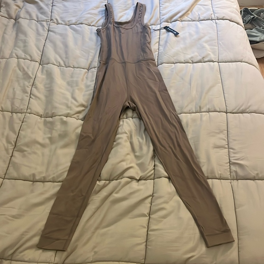 NWT Set active sportbody brown onesie